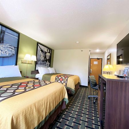 Super 8 By Wyndham Newport News/Jefferson Ave. Hotel Exterior photo