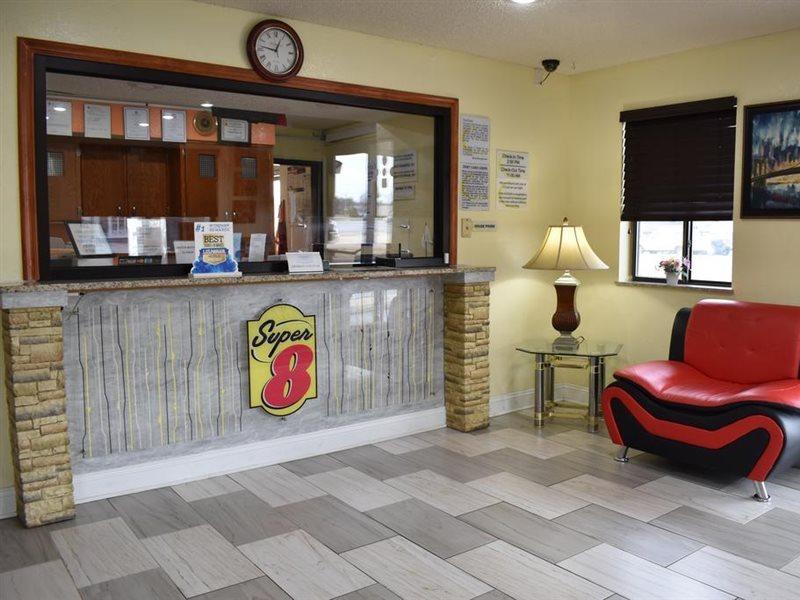 Super 8 By Wyndham Newport News/Jefferson Ave. Hotel Exterior photo