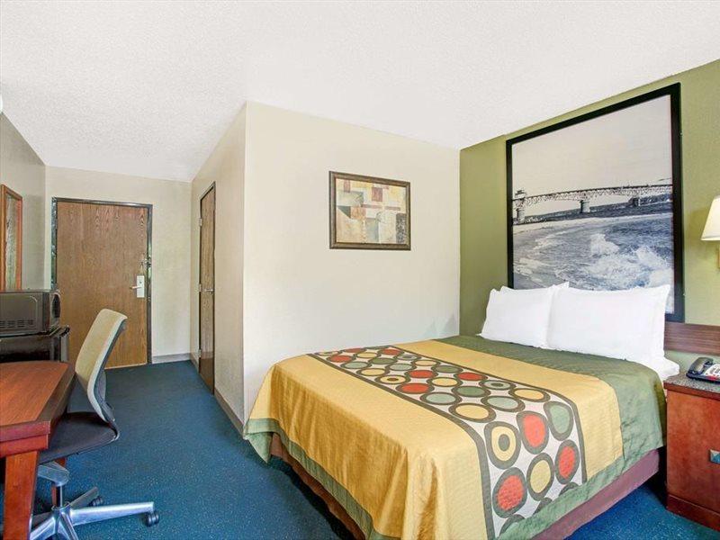 Super 8 By Wyndham Newport News/Jefferson Ave. Hotel Exterior photo