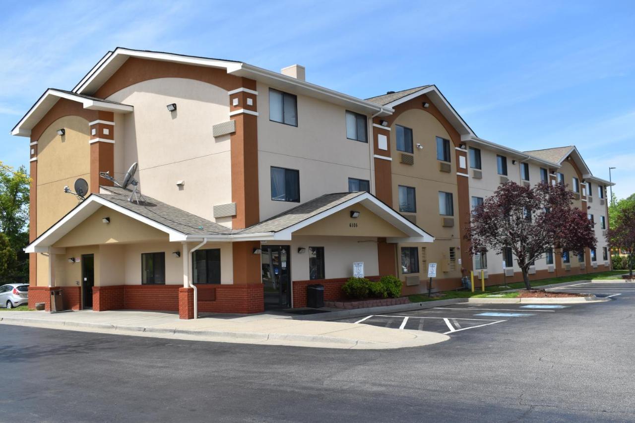 Super 8 By Wyndham Newport News/Jefferson Ave. Hotel Exterior photo