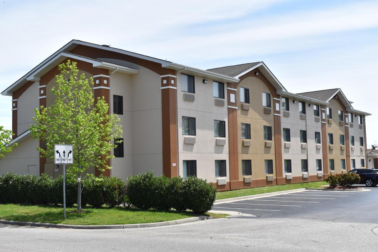 Super 8 By Wyndham Newport News/Jefferson Ave. Hotel Exterior photo