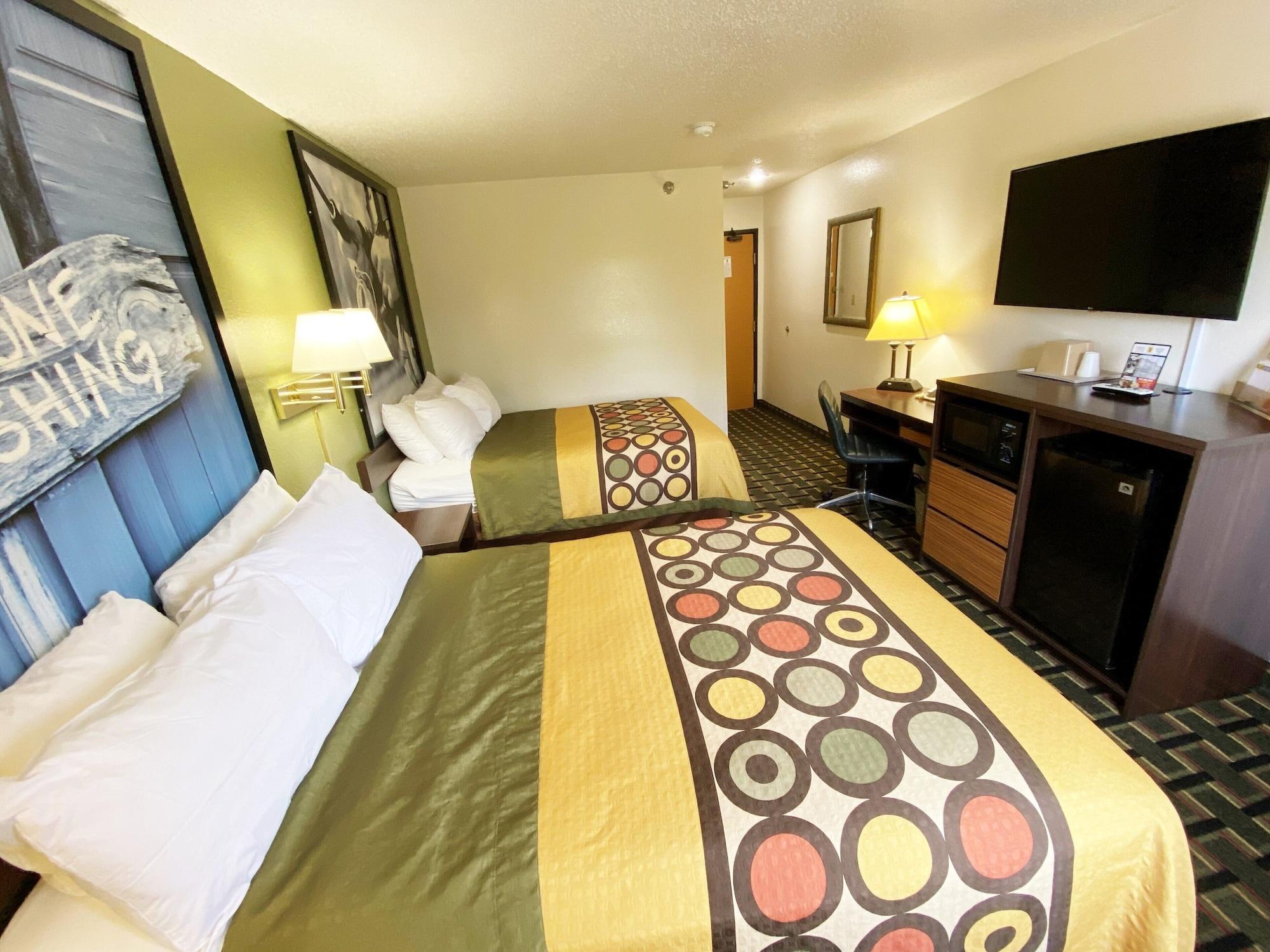 Super 8 By Wyndham Newport News/Jefferson Ave. Hotel Exterior photo
