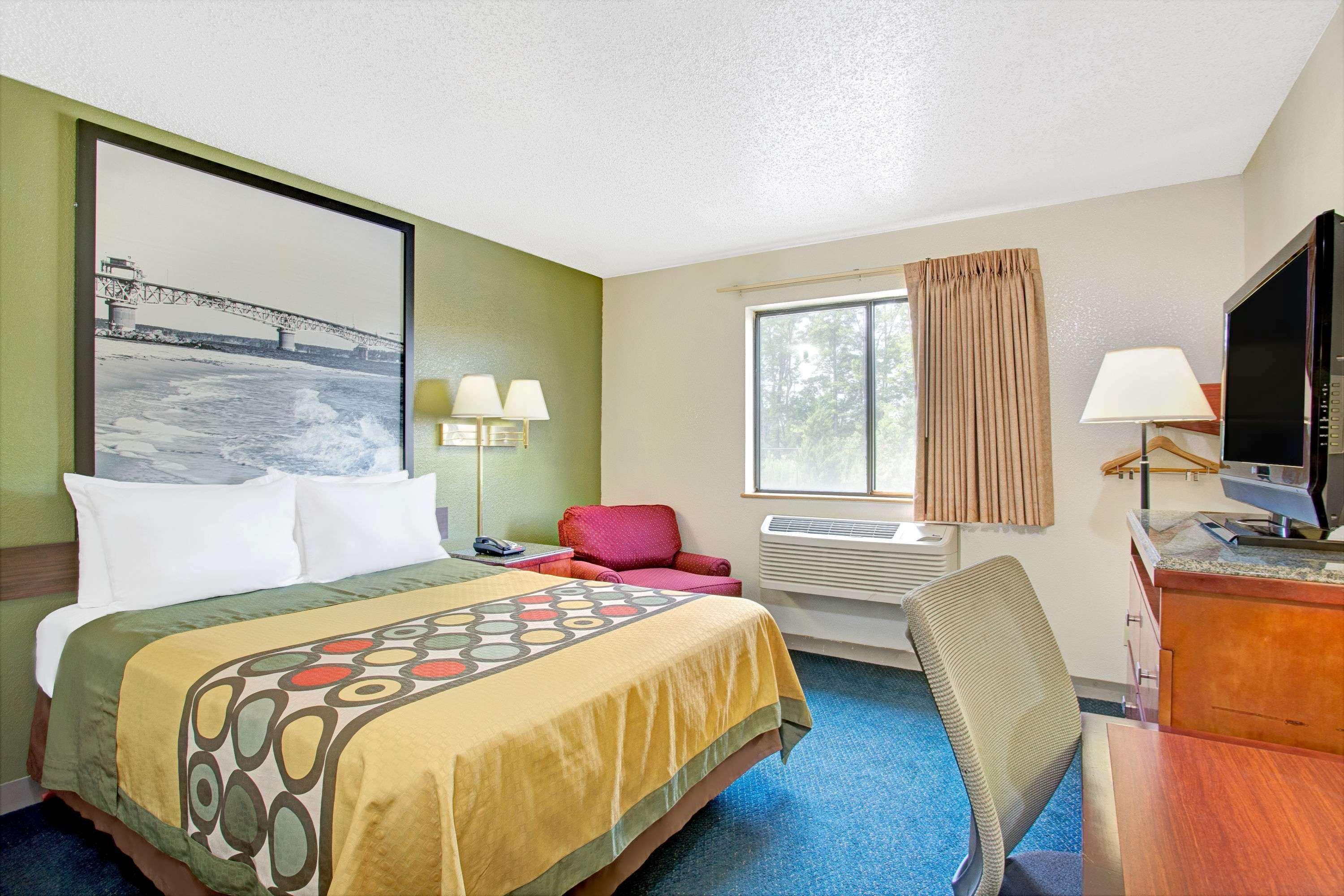 Super 8 By Wyndham Newport News/Jefferson Ave. Hotel Exterior photo