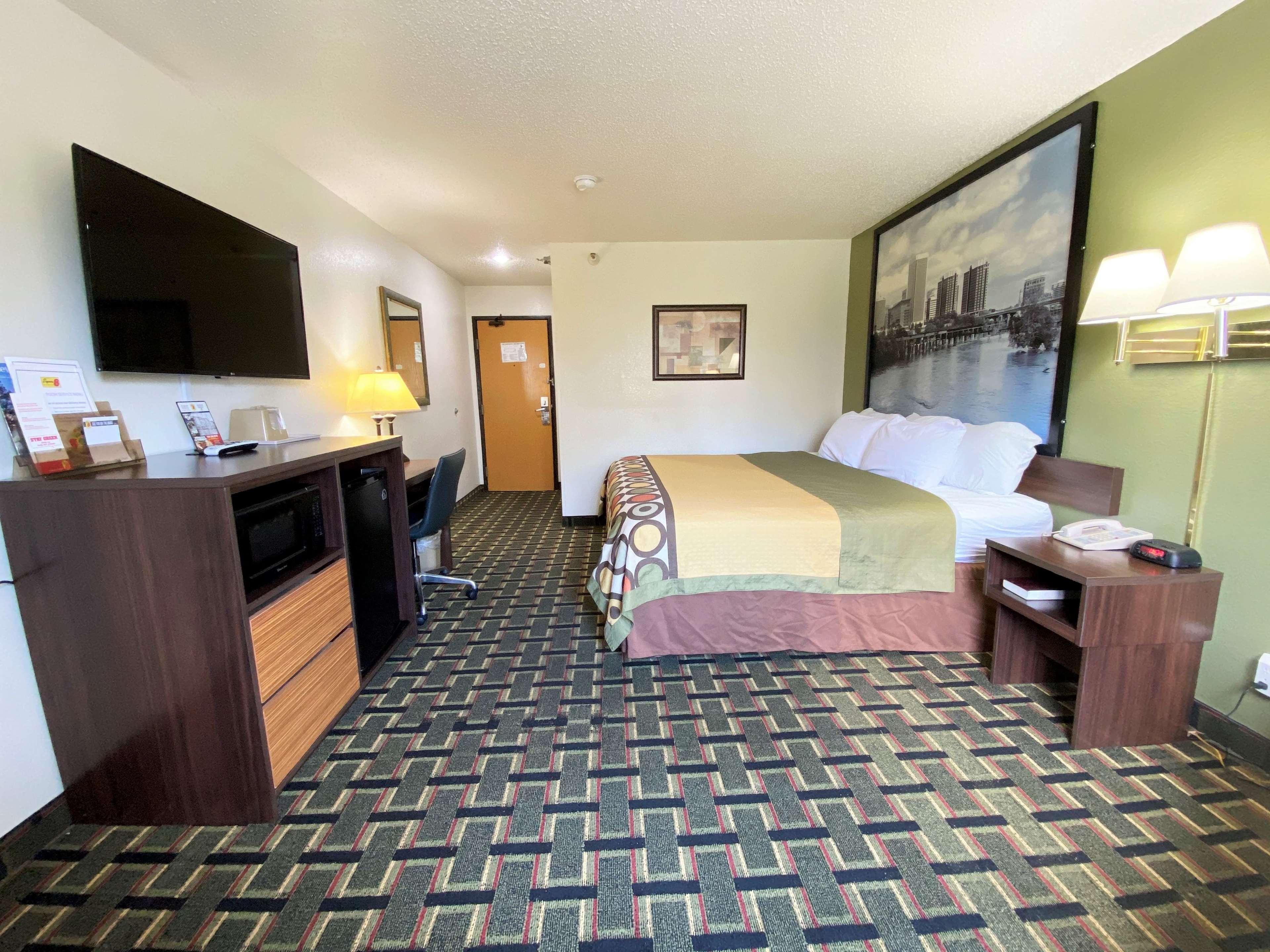 Super 8 By Wyndham Newport News/Jefferson Ave. Hotel Exterior photo