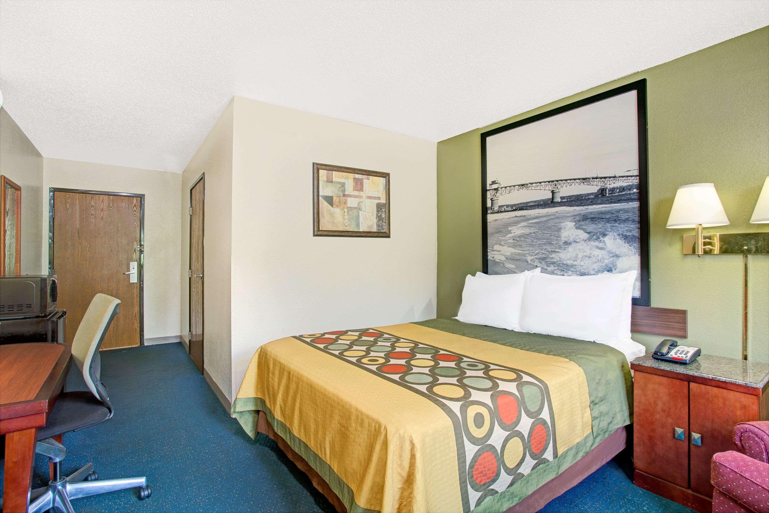 Super 8 By Wyndham Newport News/Jefferson Ave. Hotel Exterior photo