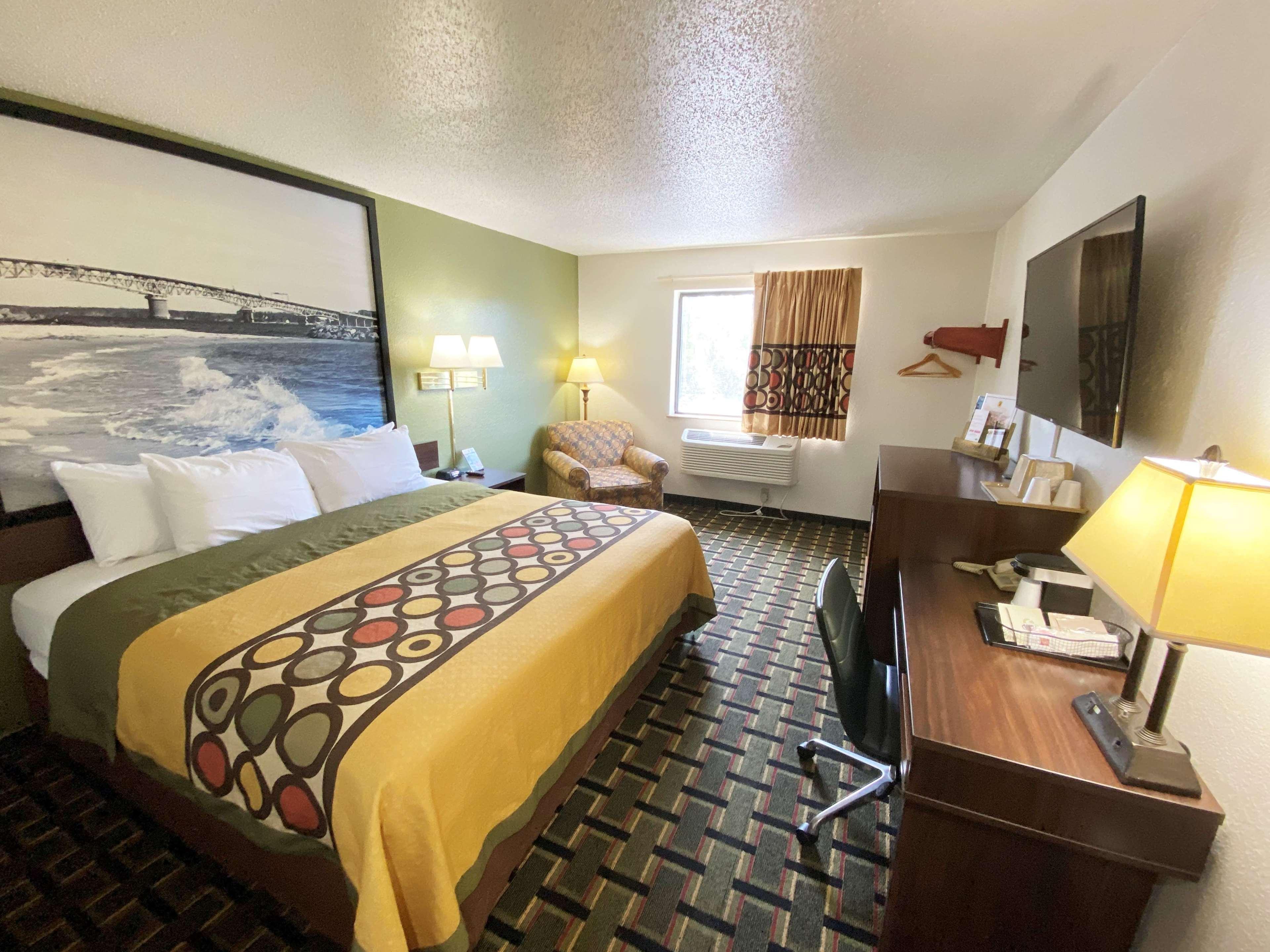 Super 8 By Wyndham Newport News/Jefferson Ave. Hotel Exterior photo