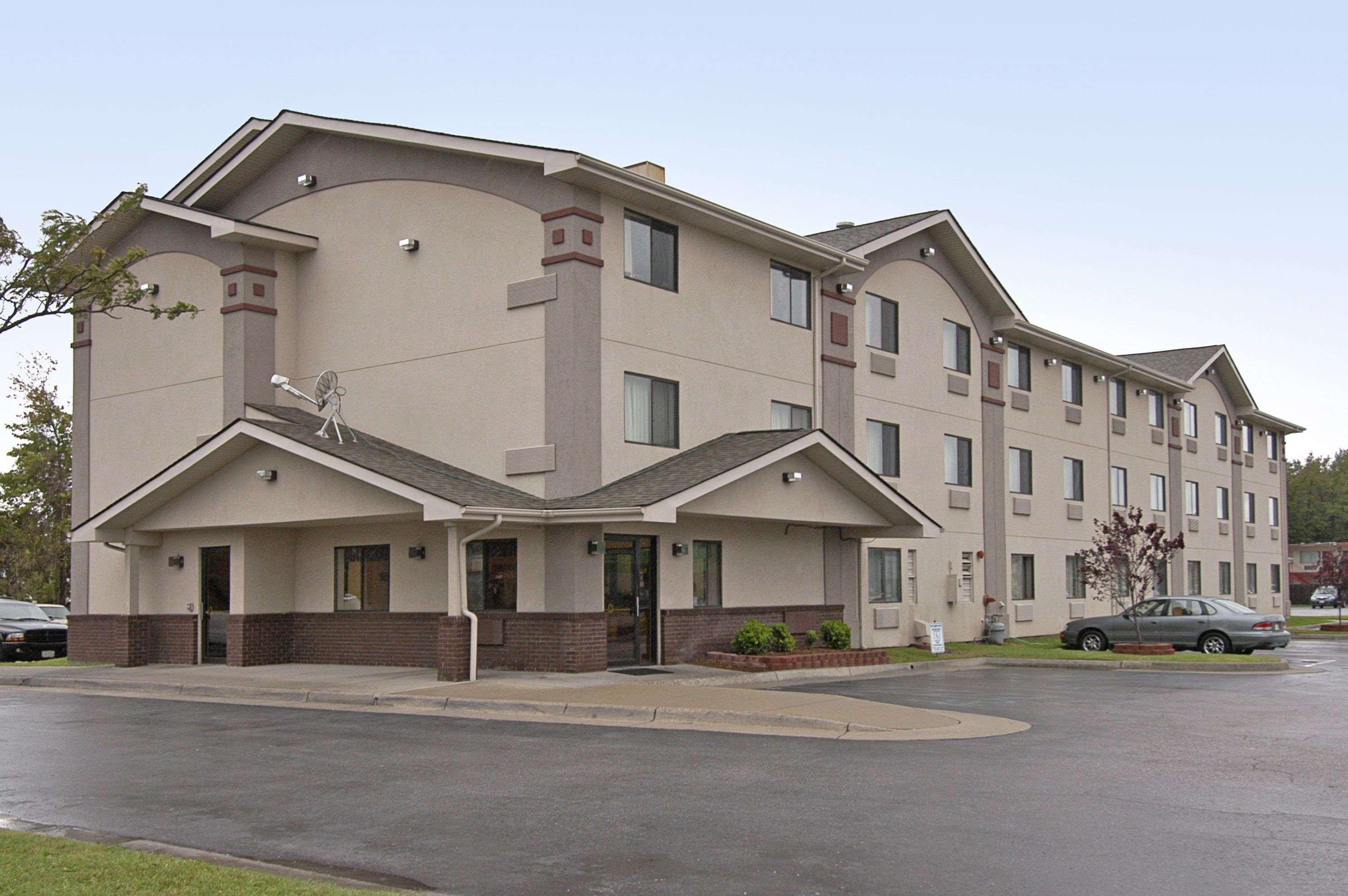 Super 8 By Wyndham Newport News/Jefferson Ave. Hotel Exterior photo